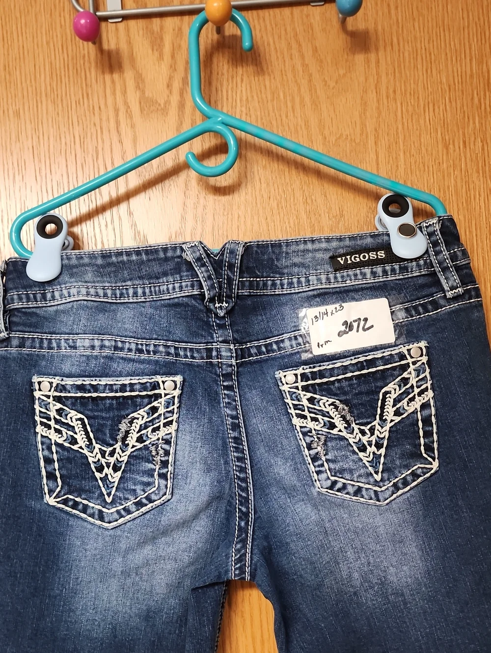 Vigoss Embroidered Back Pocket Cropped Jeans womens 13/14x23 number 2072